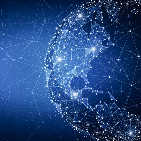 Globe numérique formé d’un réseau de points connectés sur fond bleu foncé
