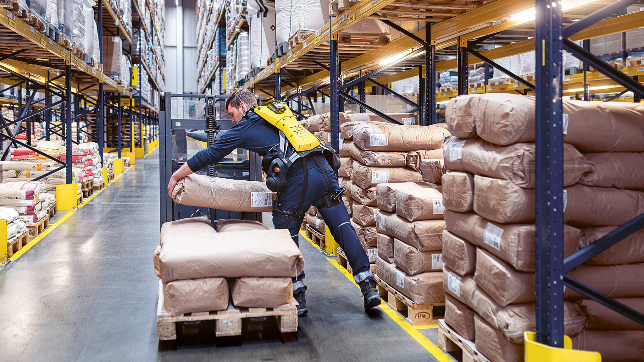 L'exosquelette accompagne tous les mouvements. (Photo : Matthias Sienz) L'exosquelette accompagne tous les mouvements. (Photo : Matthias Sienz)