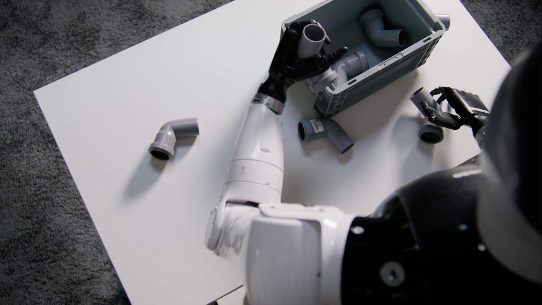 Les prototypes de robots humano&iuml;des ont beaucoup &eacute;volu&eacute; ces derni&egrave;res ann&eacute;es. Photo : NEURA Robotics