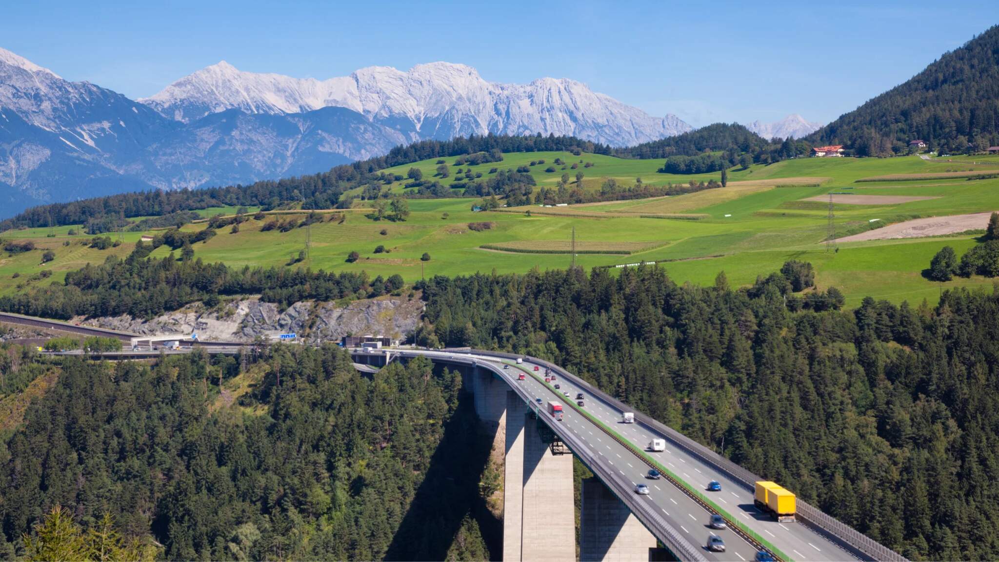 DACHSER utilise un camion &eacute;lectrique sur le col du Brenner, entre Bolzano et Munich.
