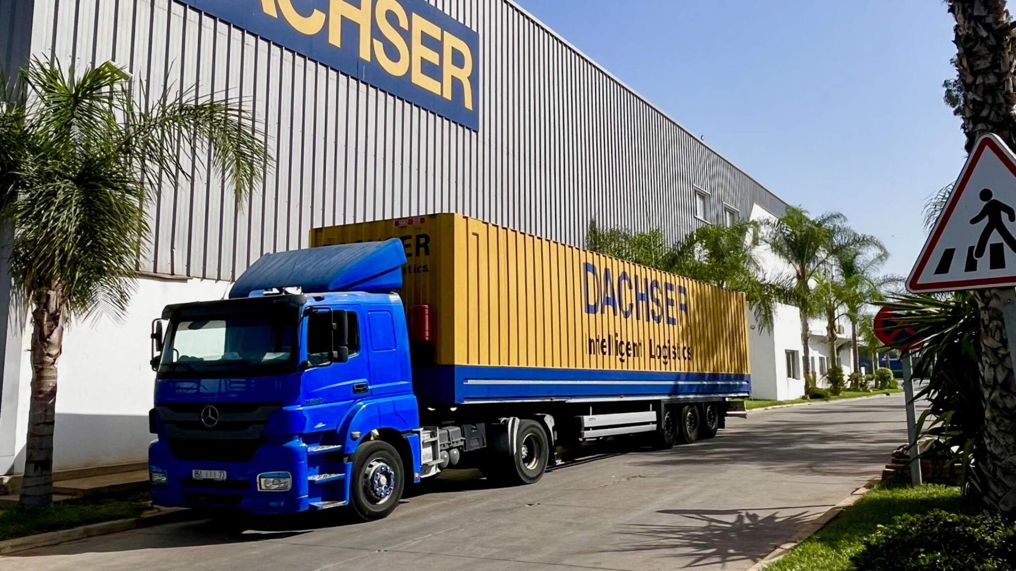 Des délais rapides et une connexion optimale au réseau de transport DACHSER.